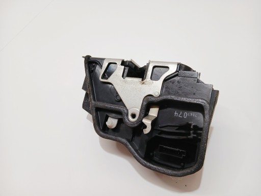 zámek dveře pravý předek BMW E60 E61 EU 7167074 5 PIN (0001335)