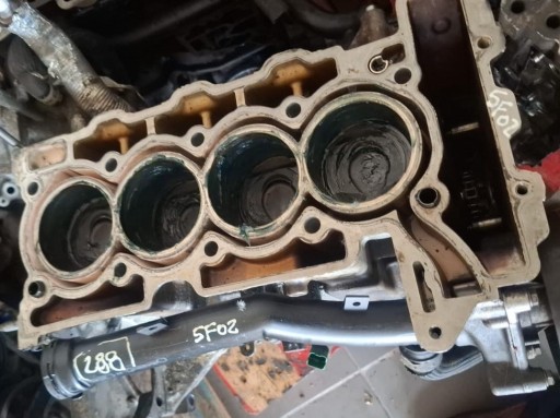 PEUGEOT 308 CITROEN C4 1.6 THP 5F02 BLOK DOL of the engine pistons crank