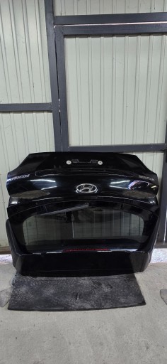 Задняя задняя дверь hyundai kona lift