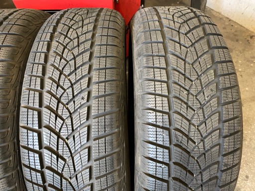 4 tyres winter 225/65R17 Goodyear Ultra Grip Performance as new 8,5mm