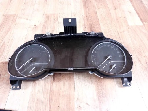 Toyota Camry VIII XV70 2.5 HYBRID dials