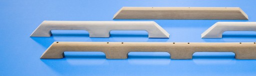 2446T - HANDRELING ДЕРЕВНІ ВОВКИ