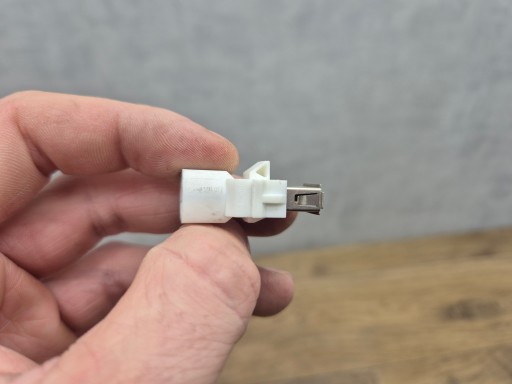 BMW ADAPTER Adapter, Stecker PORT USB G30 G31 G11 G12 F45 F33 F32 F36 F82 9390501