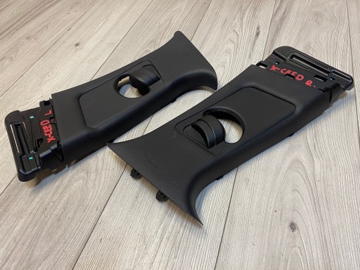 85830-J7000 85840-J7000 - KIA X - CEED LIFT 2023 КРИШКА ОБШИВКА ЦЕНТРАЛЬНОЇ СТІЙКИ ЛІВА ПРАВА ОРГ.