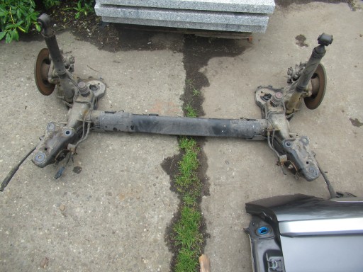 Peugeot 2008 и 2015 гг., задняя балка