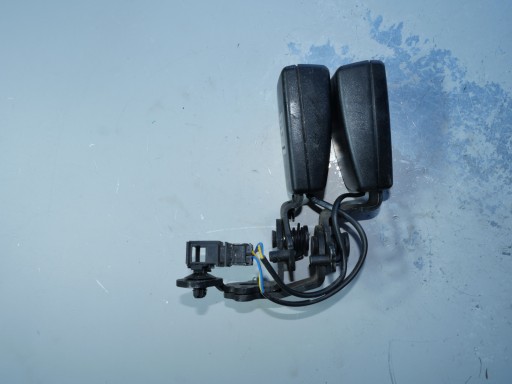 Fixation arbre ceintures sécurité Moyen Arrière AUDI Q3 8V0857739