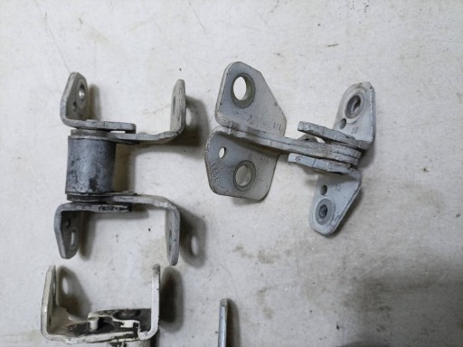 hinge door Dodge Durango 3 2012