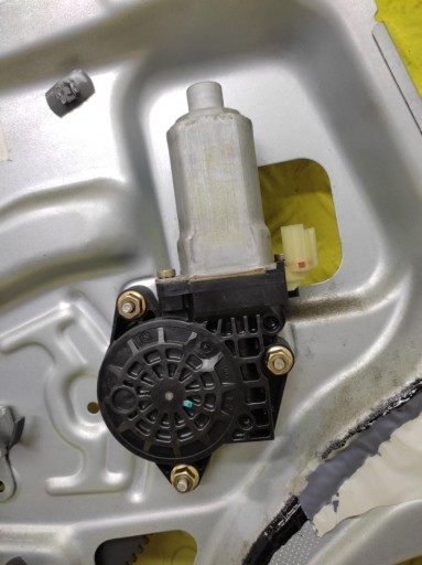 KIA SPORTAGE II 04-08 window regulator front left 834701F080