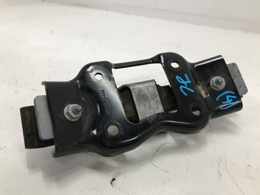 68271535AA - JEEP WRANGLER JL 2.0 КОРОБКА ПЕРЕДАЧ ЛАПА КРОНШТЕЙН