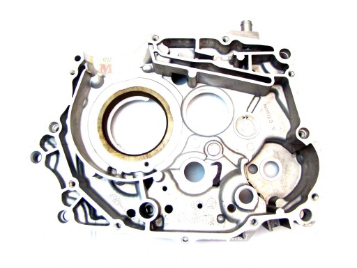 T71127 - JUNAK 121 КАРТЕР ДВИГУНА ПРАВИЙ