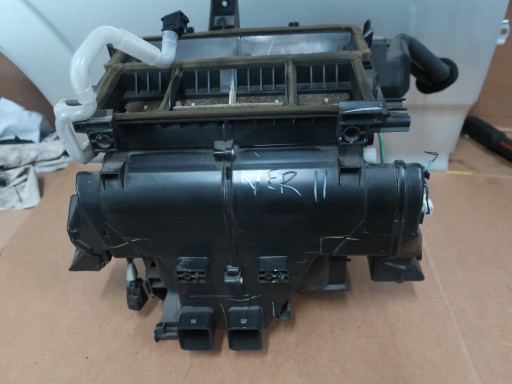 COROLLA VERSO II КОРПУС НАГРІВАЧА ЄВРОПА 04-09