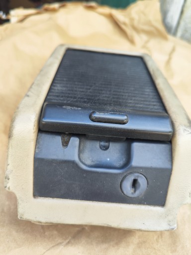 passenger compartment Z ROLETKA W TUNEL central armrest MERCEDES W124