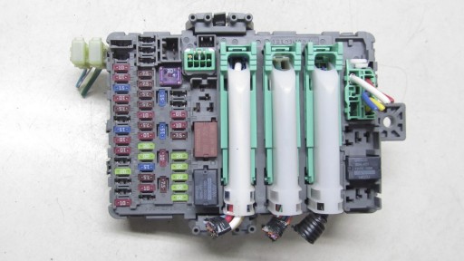 043/062 - Honda cr-v iv 2.2 блок запобіжників t1e-e111 12-16