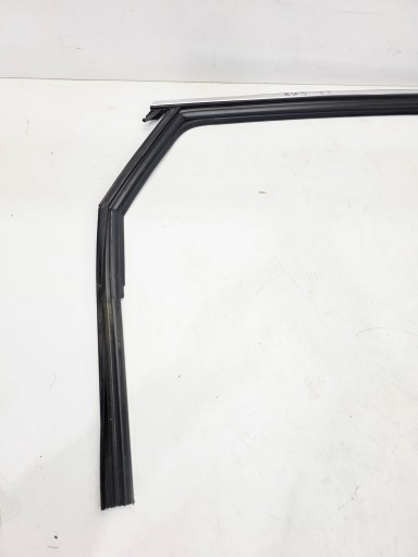 těsnění dveře lišta CHROM pravý záď AUDI A4 B9 LIFT AVANT 8W9839432D