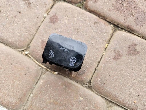 button switch airbags powietrznej airbag Toyota Aygo X 83950-0H030