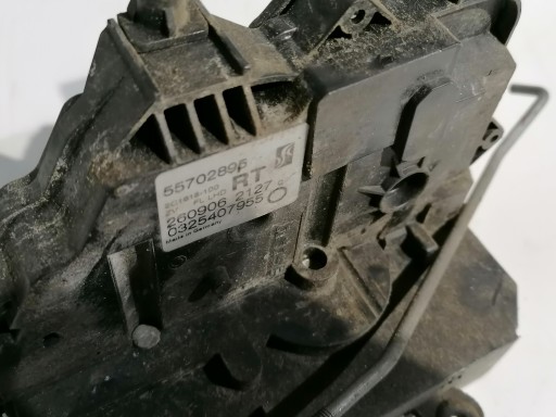 Opel Corsa D lock left front 6 PIN 55702895