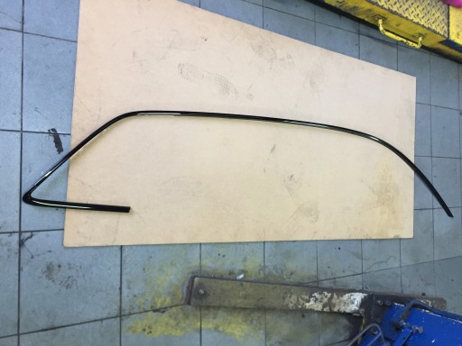 AUDI RS3 ПІДЙОМНИК 19- ЗОВНІШНЯ ВЕРХНЯ НАКЛАДКА ПРАВА HB