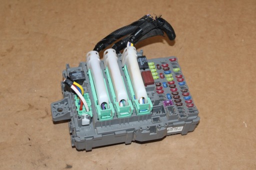 T1E-E020 - Блок запобіжників bsi honda crv iv 1.6 d 2014р