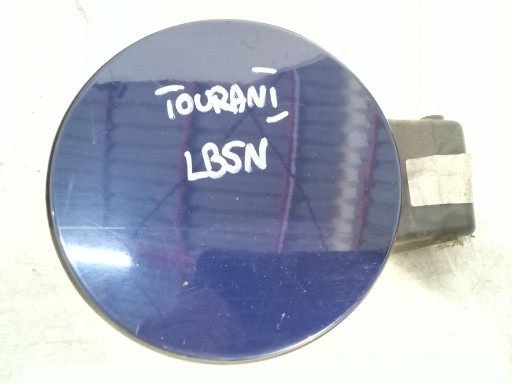 VW Touran und Tankklappe des Kraftstoffsbehälters LB5N