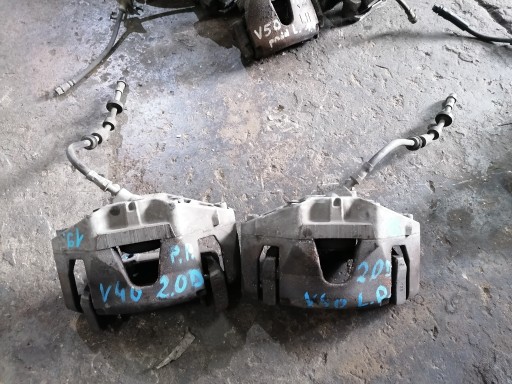 18 VOLVO V40 II 12-зажим передний левый 975