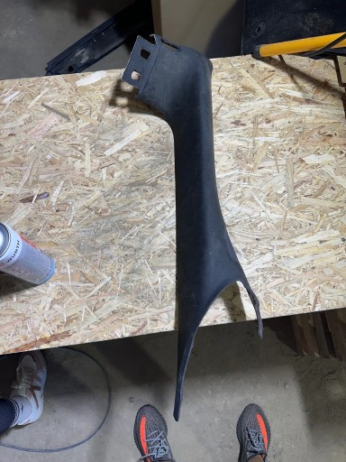 941142AB - Отделка передней стойки Chevrolet Corvette 2018 года.