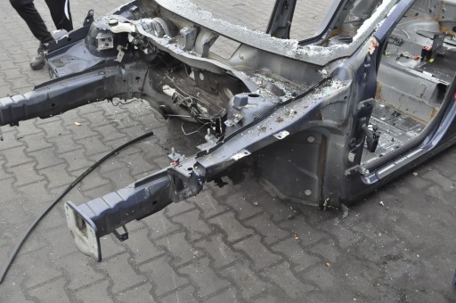 V40 II ЧЕТВЕРТЬ ПЕРЕДНЯЯ ЛЕВАЯ РАМА + ПЕРЕДНЯЯ СТОЙКА
