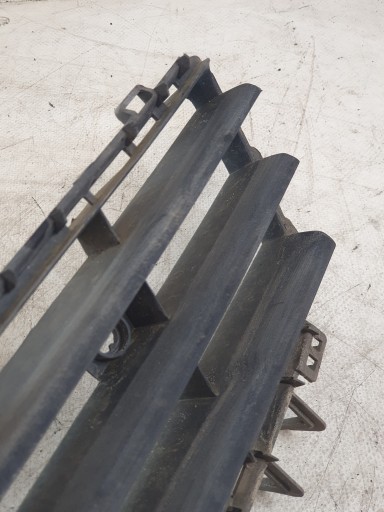 grid of a bumper front central OE 24460271 OPEL ASTRA H 04r.