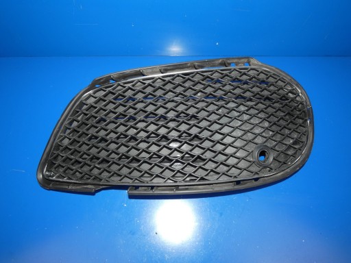 MERCEDES C KLASA W205 grid of a bumper right front right AMG