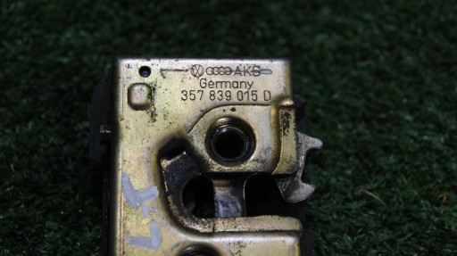 lock door left rear part rear VOLKSWAGEN PASSAT B4 357839015D