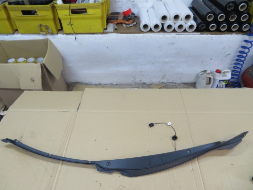 1041594-00 - Полоска датчика закрытия двери правая задняя tesla x