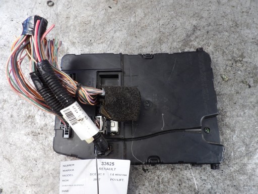 Renault Scenic II compartment of fuses 8200780018 U118400150J