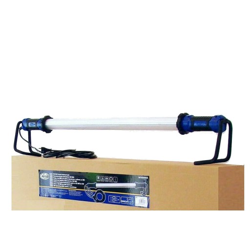 ЛАМПА ДЛЯ МАСТЕРСКОЙ, ЗАКРЕПЛЕННАЯ ПОД КАПОТОМ