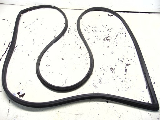 УПЛОТНИТЕЛЬ ДВЕРИ ЛЕВЫЙ ПЕРЕДНИЙ MITSUBISHI PAJERO IV 3D