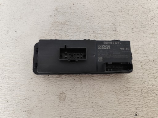 VOLKSWAGEN PASSAT B8 2017 control unit module bonnet boot 5Q0959107L