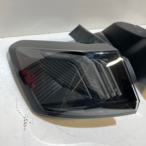 PEUGEOT 3008 II 2021 LIGHT REAR RIGHT 9836231180