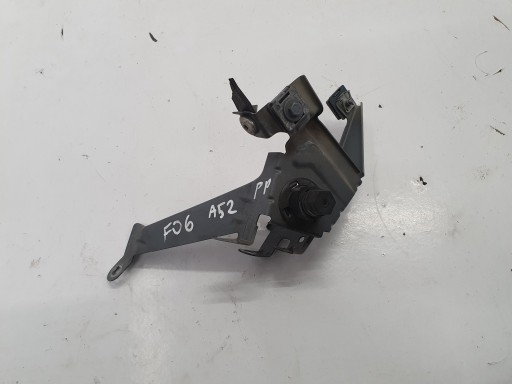 BMW 6 F06 MUDGUARD кронштейн правый передний A52