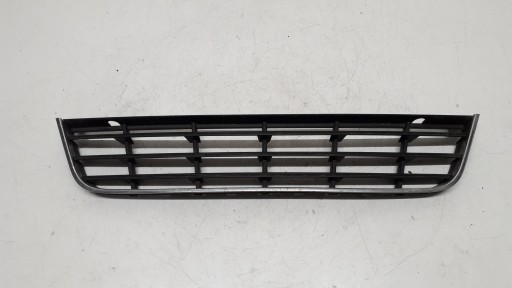 VW PASSAT B6 решітка бампера середня 3c0853677