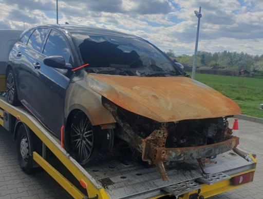 22r. - Kia Proceed 22 рік зад даху.