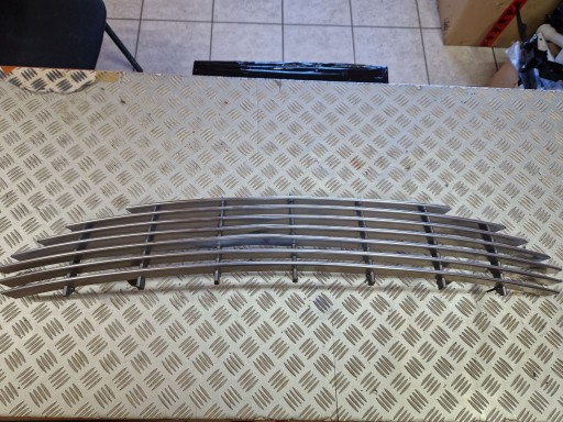 9G438190-A - Решетка радиатора ASTON MARTIN DB9 2004->