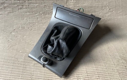 92122AG020 - Панель важеля, попільничка, сильфон Subaru Obk 06