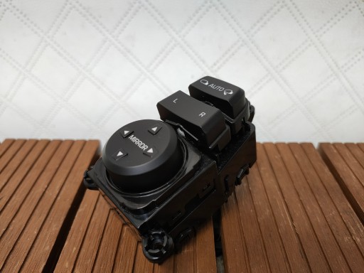 HYUNDAI TUCSON III LIFT 18-21 Schalter REGULACJA der Spiegel 93573D3000 OE