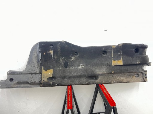 covering cover lower of the threshold chassis left VW PASSAT B8 3Q0825101A