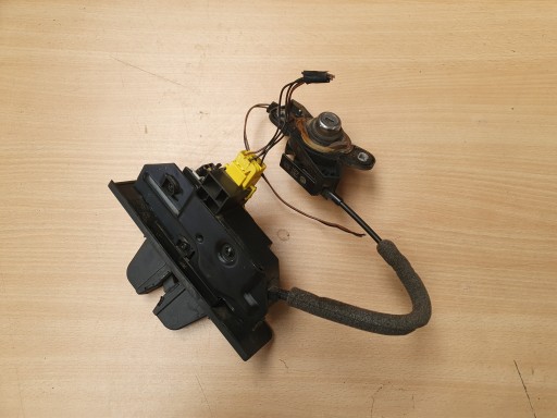 09180104 9180101 - OPEL VECTRA C ЗАМОК РУЧКА ЗАДНЕЙ ДВЕРИ СЕДАН