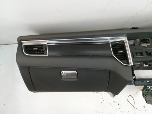 PORSCHE MACAN 95B cockpit dashboard instrument panel UK
