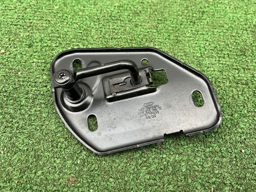 Болт крепления капота правый audi q8 e tron 4ke 4m8823186d