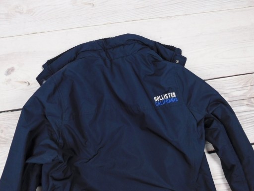 HOLLISTER__LEKKO OCIEPLANA NA POLARZE__GRANATOWA__L