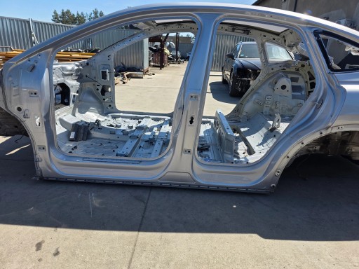 quarter threshold left left side driver´s AUDI Q4 E-TRON original !!!