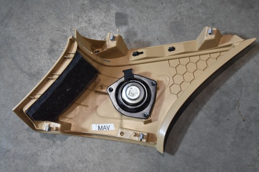IDEALNA cover side SLUPKA rear part rear. right+ speaker PORSCHE MACAN 1