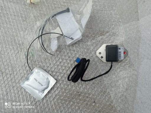 GPS АНТЕННА JEEP CHEROKEE WK2 68185572AA