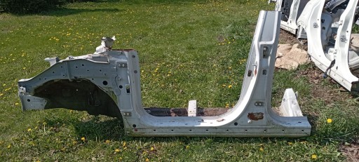 Чверть ліва передня стійка KIA SPORTAGE III Lift